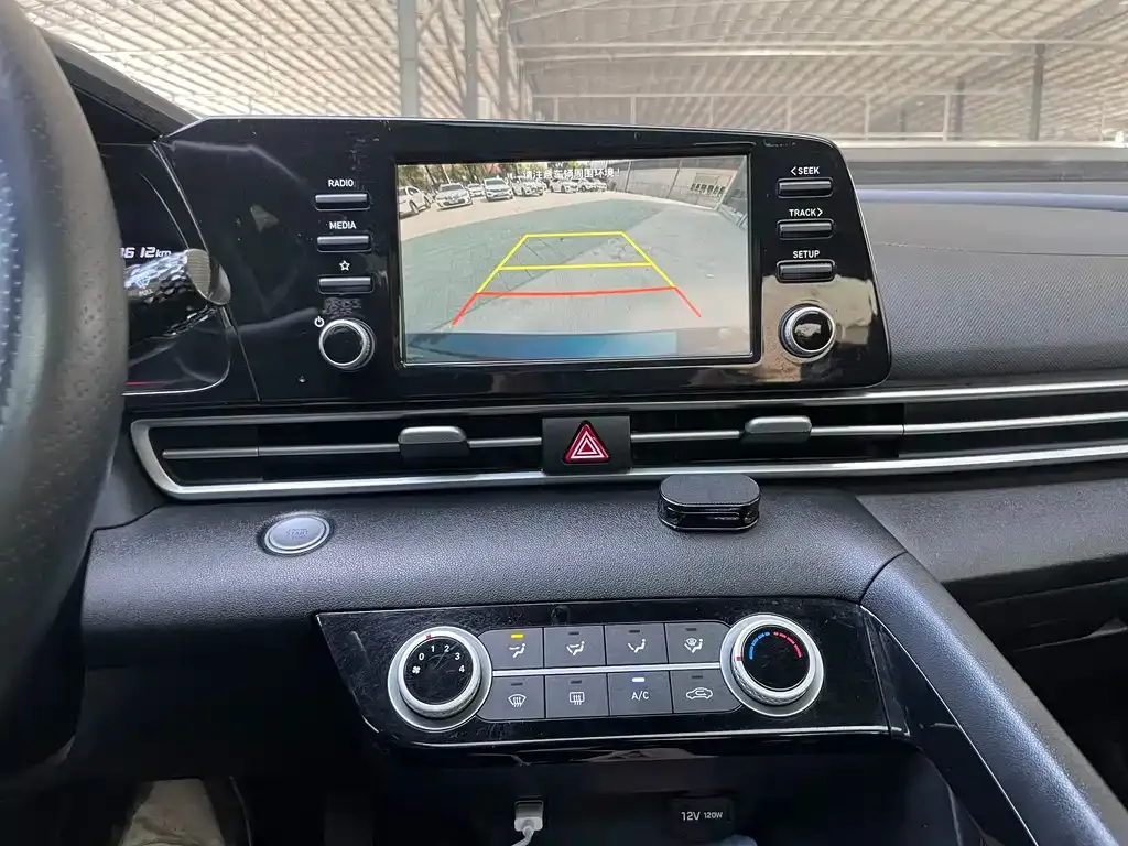 Hyundai Elantra — фото 10
