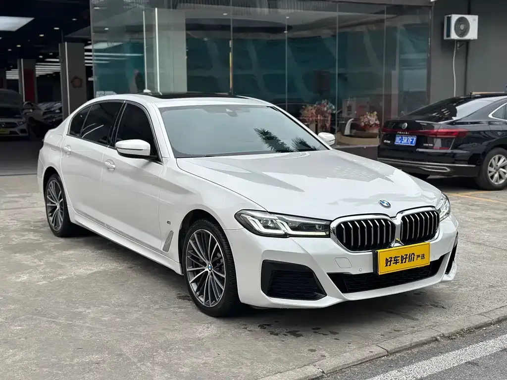 BMW 5 Series — фото 1