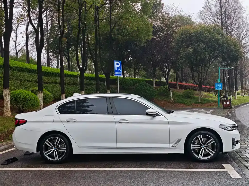 BMW 5 Series — фото 9
