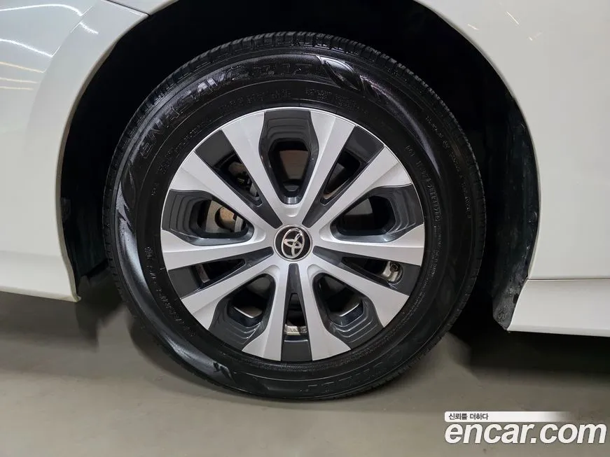 Toyota Prius 2021 из KR, фото 2