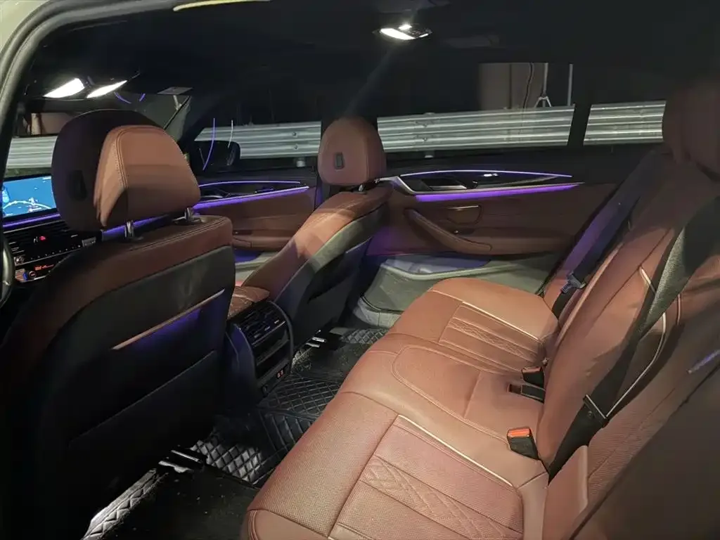 BMW 5 Series 2022 из CN, фото 2