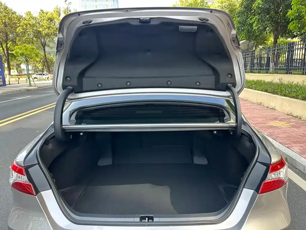 Toyota Camry 2023 из CN, фото 3