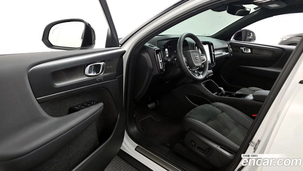 Volvo XC40 2023 из KR, фото 3