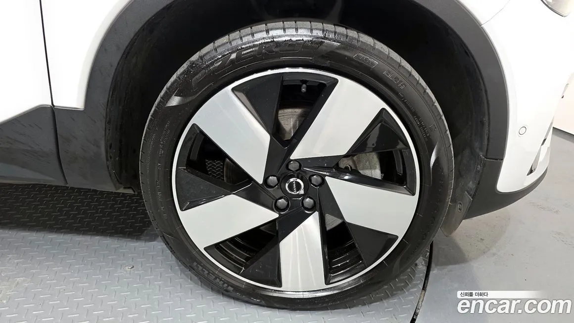 Volvo XC40 2023 из KR, фото 7