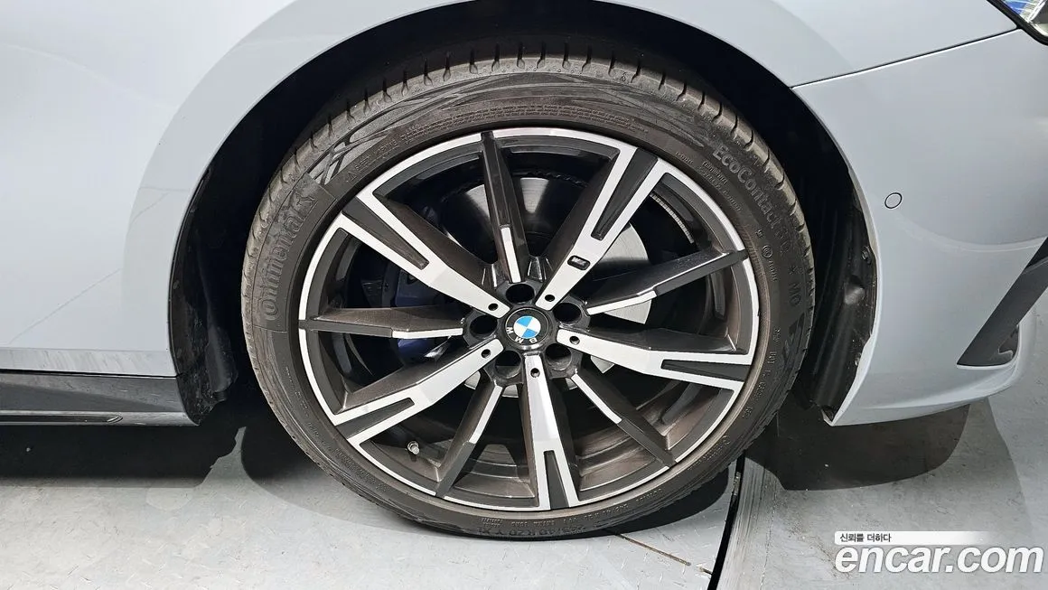BMW 5-Series — фото 10