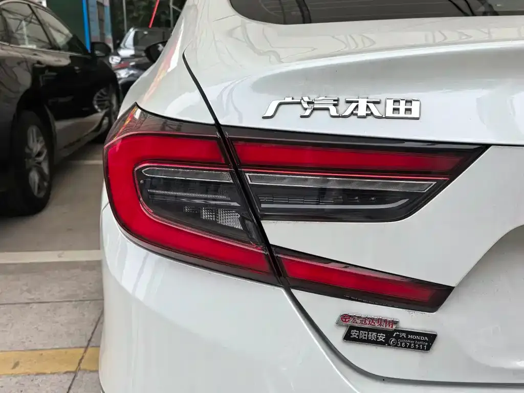 Honda Accord — фото 8