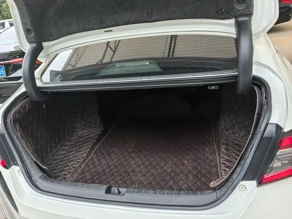 Honda Accord — фото 9