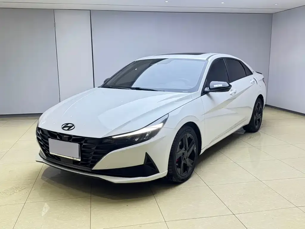 Hyundai Elantra 2023 из CN, фото 1