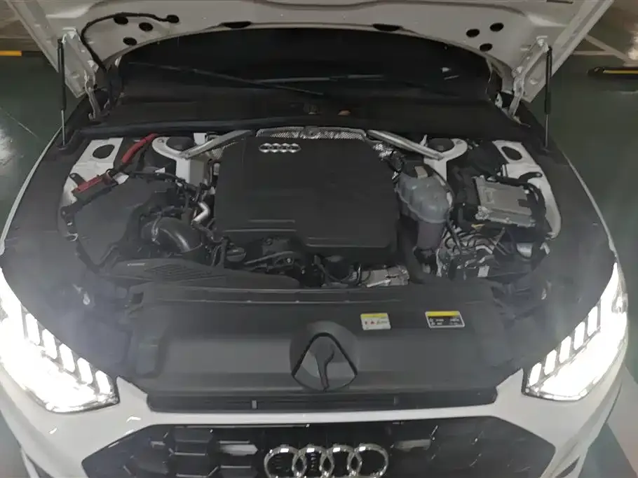 Audi A4L 2023 из CN, фото 4
