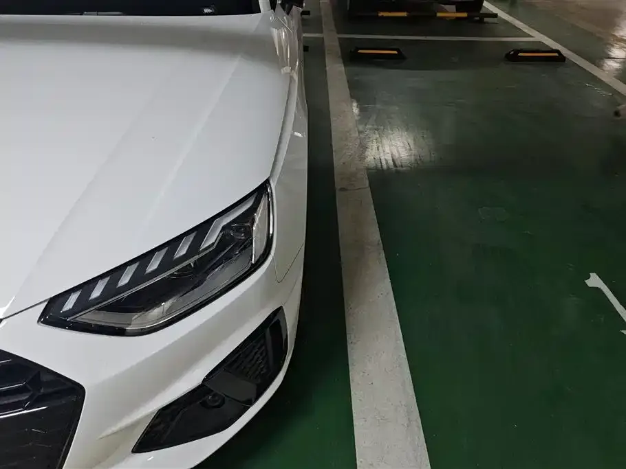 Audi A4L 2023 из CN, фото 3