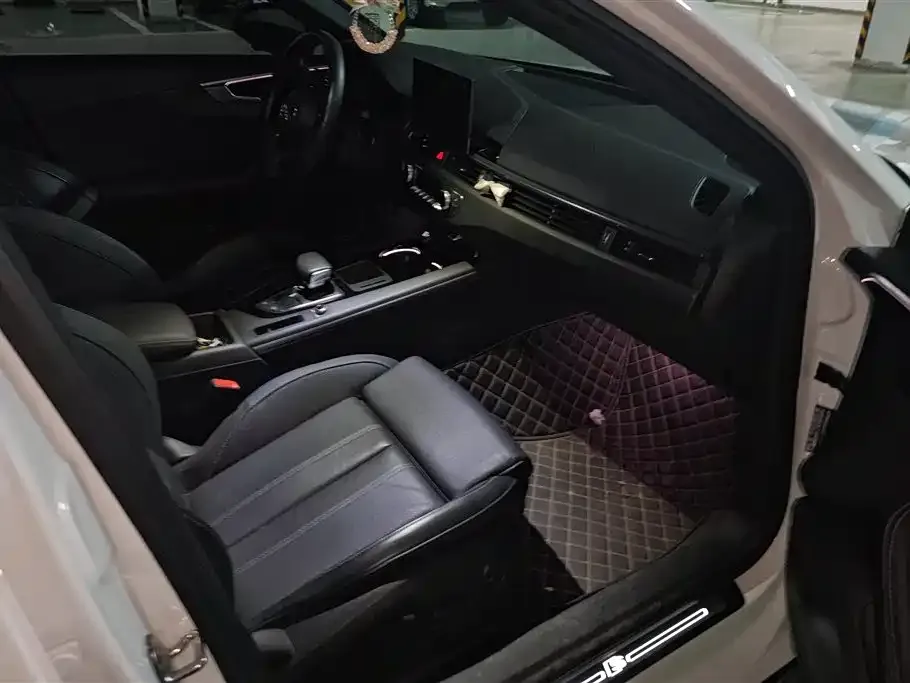 Audi A4L 2023 из CN, фото 7