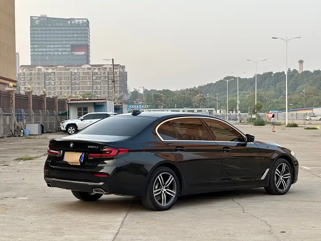 BMW 5 Series — фото 5
