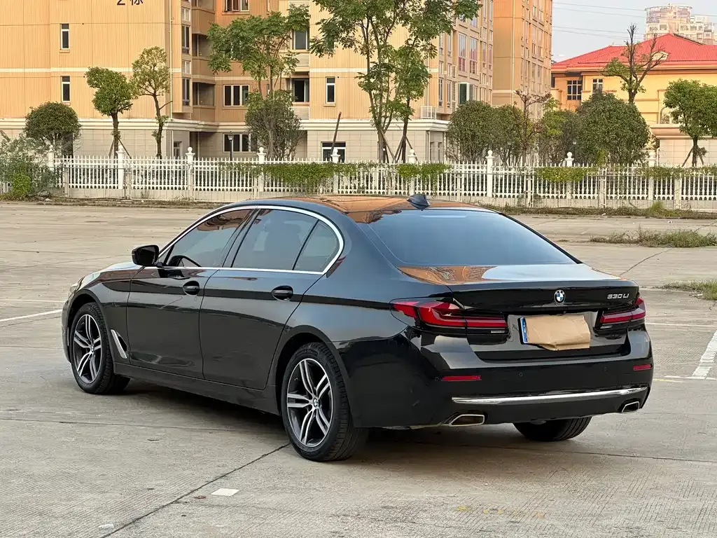 BMW 5 Series — фото 9