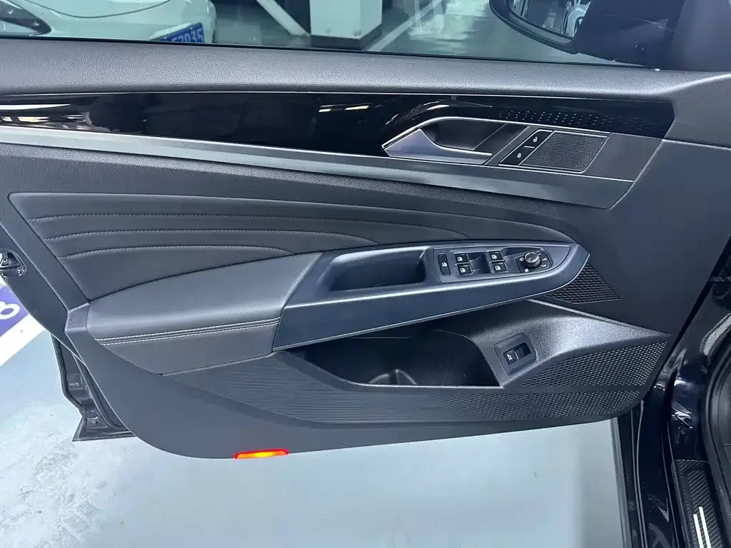 Volkswagen Passat 2022 из CN, фото 5