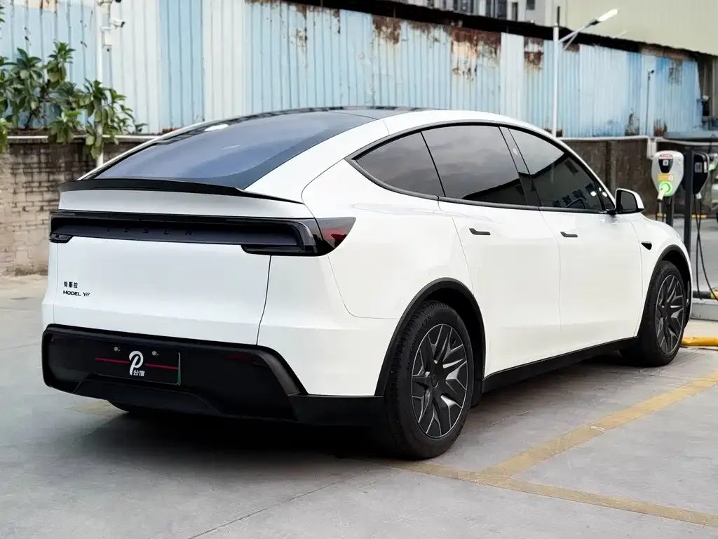 Tesla Model Y L 2025 из CN, фото 8