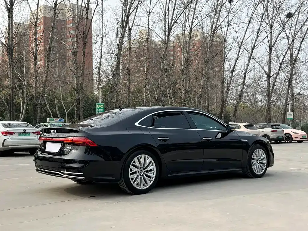 Audi A7L — фото 7