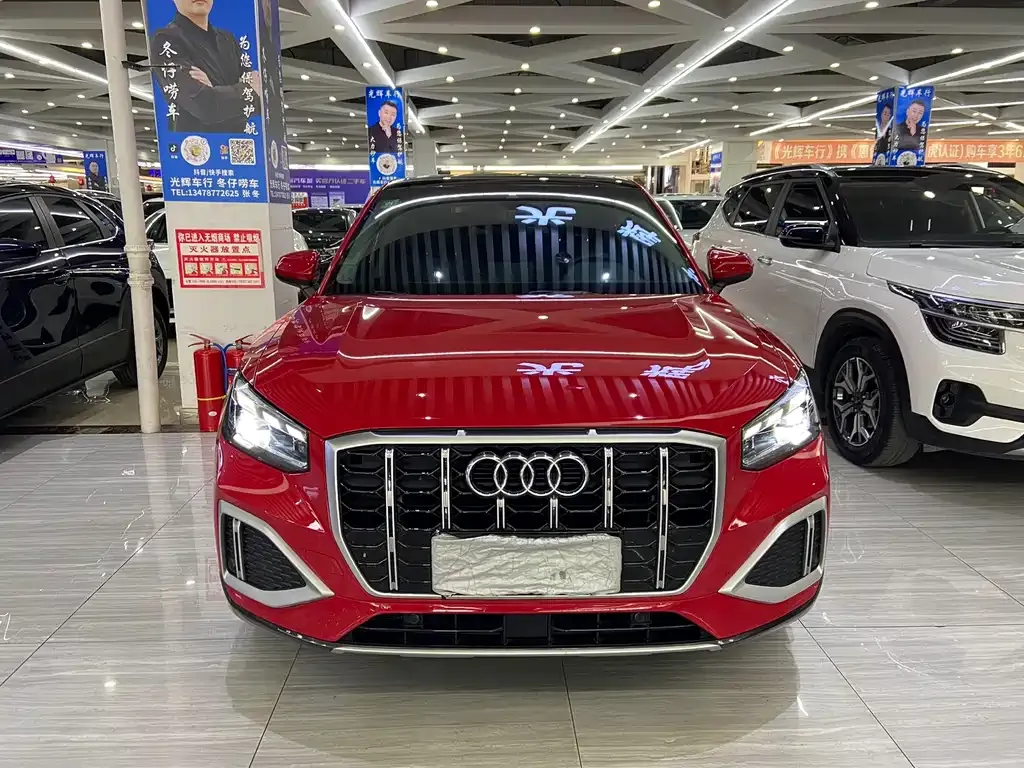 Audi Q2L — фото 8