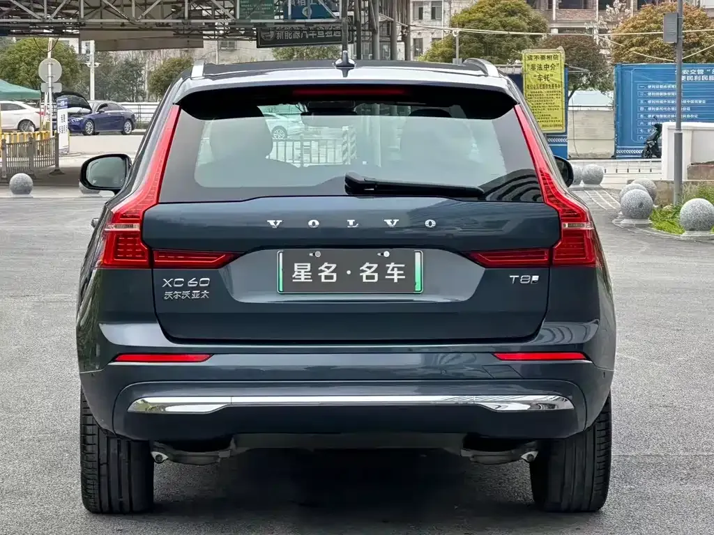 Volvo XC60 PHEV — фото 8