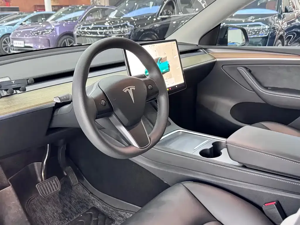 Tesla Model Y — фото 5