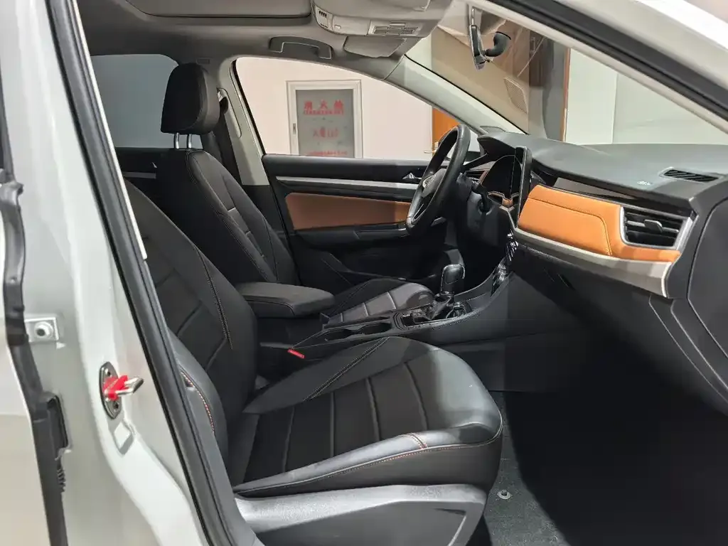 Volkswagen Bora 2023 из CN, фото 5