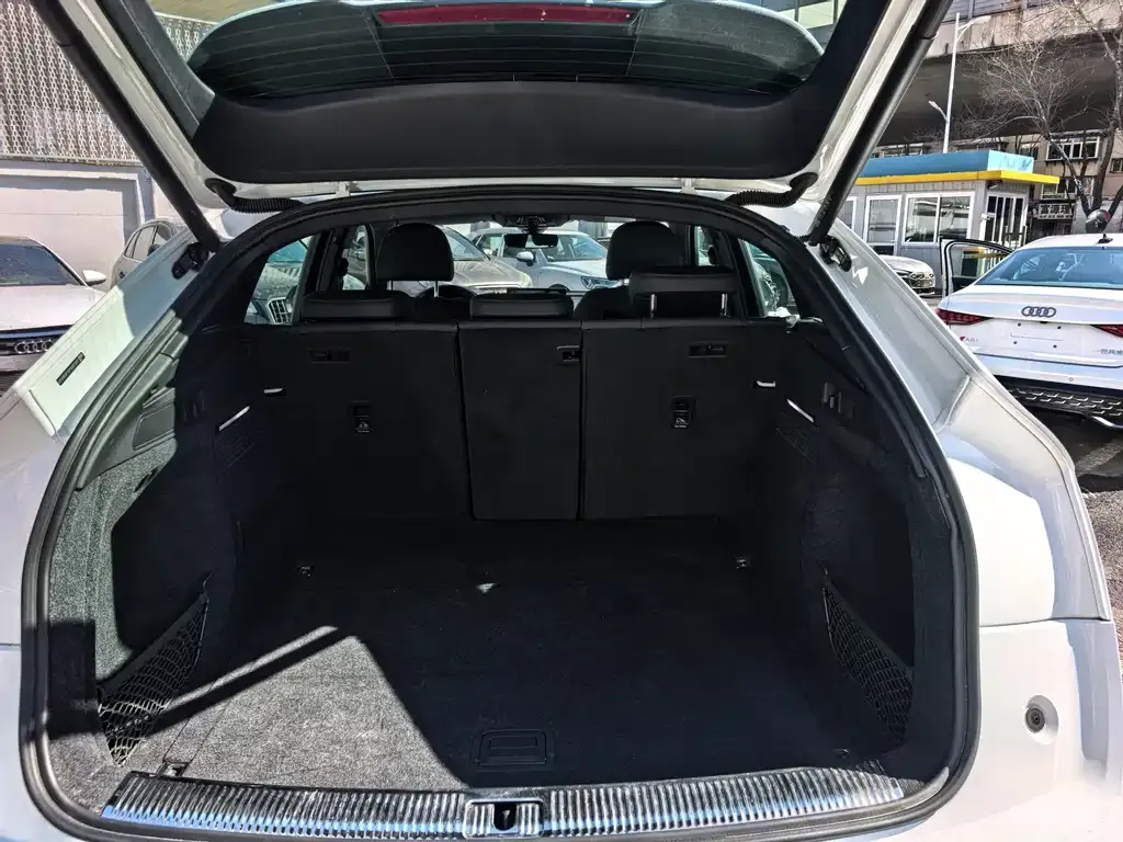 Audi Q5L Sportback 2023 из CN, фото 4