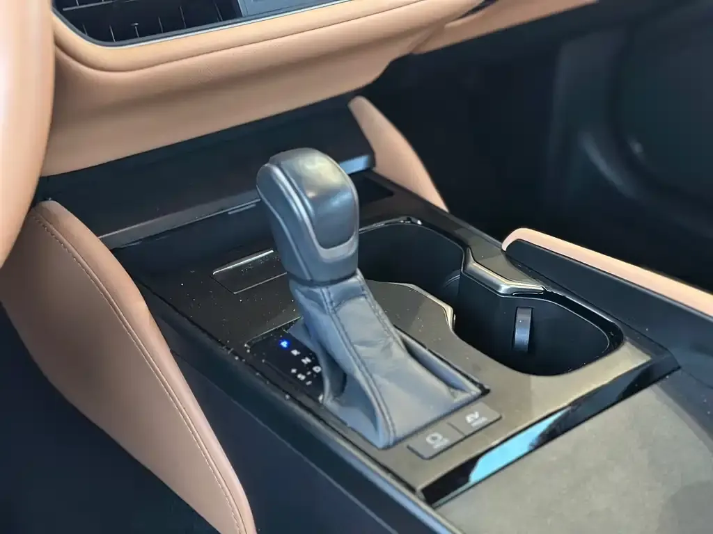 Lexus ES 2025 из CN, фото 2