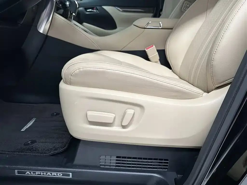 Toyota Alphard 2023 из CN, фото 2