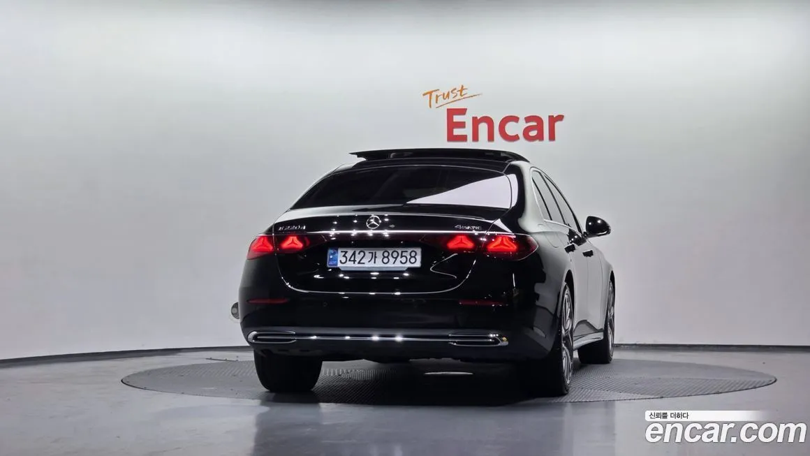 Mercedes-Benz E-Class — фото 10