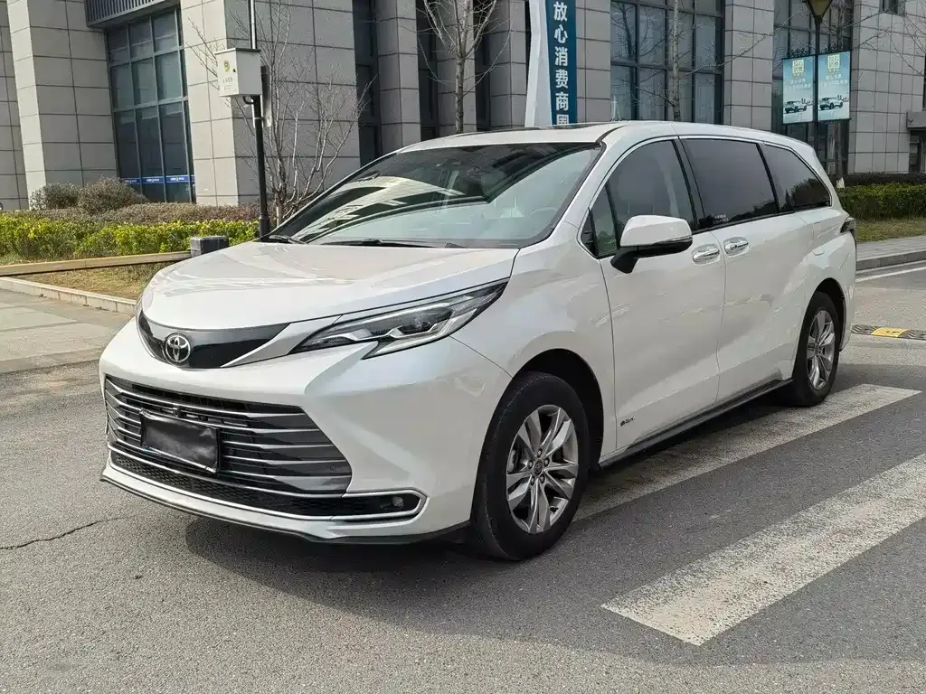 Toyota Sienna 2024 из CN, фото 1