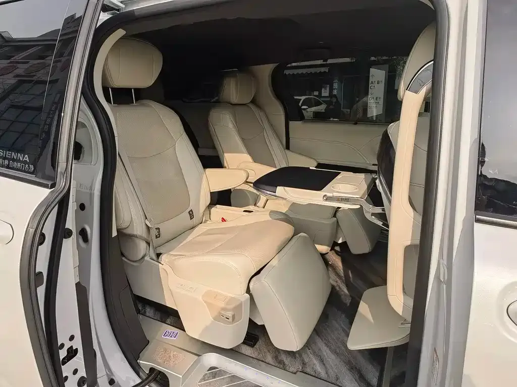 Toyota Sienna 2024 из CN, фото 8