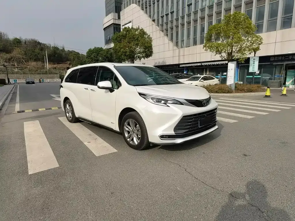 Toyota Sienna 2024 из CN, фото 10