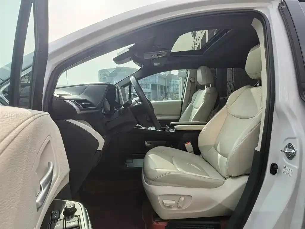 Toyota Sienna 2024 из CN, фото 3