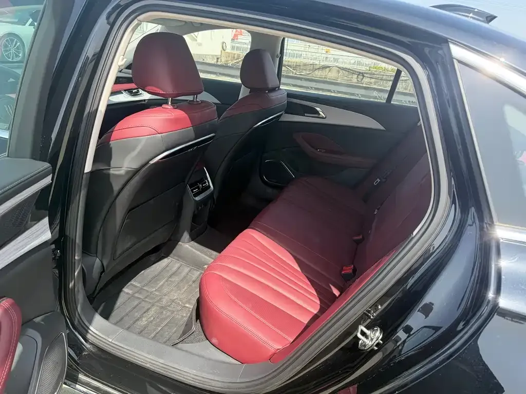 Hongqi H5 2025 из CN, фото 2