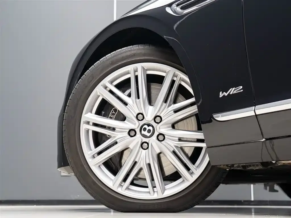 Bentley Flying Spur — фото 9