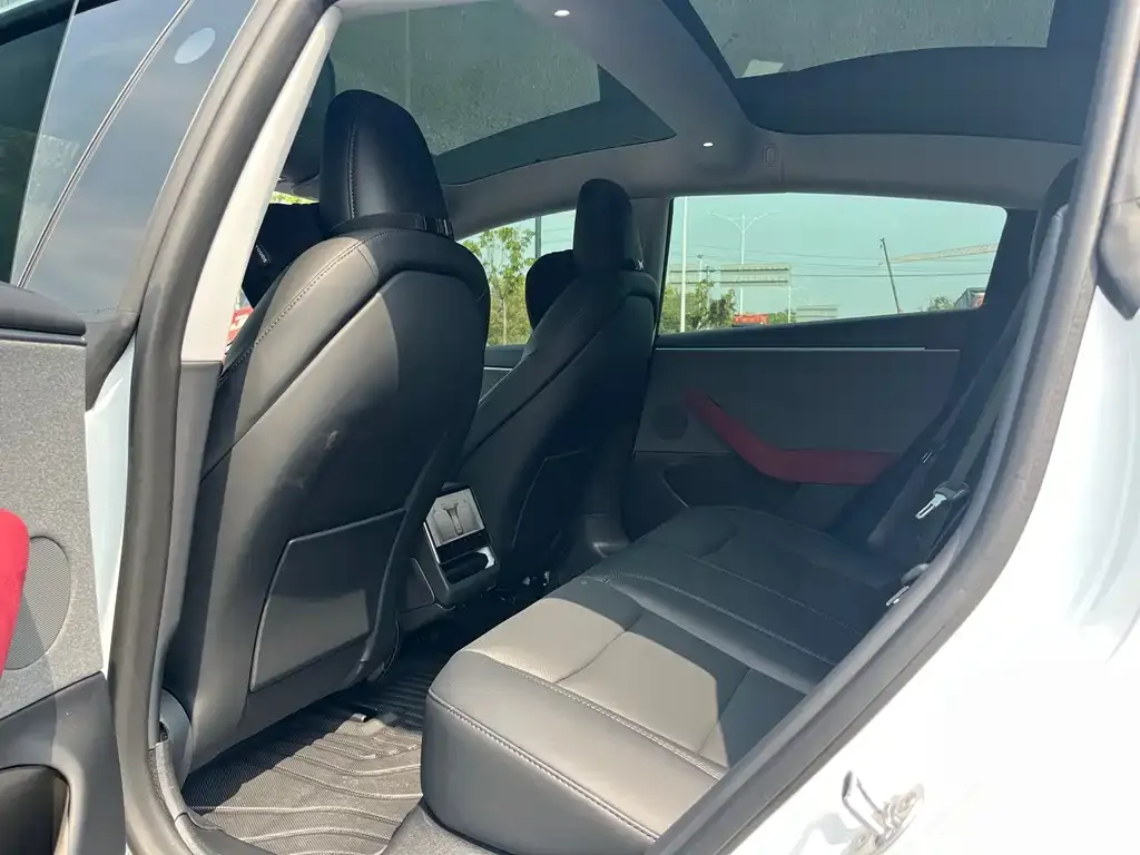 Tesla Model 3 — фото 2
