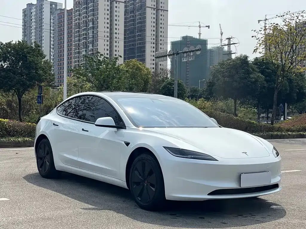 Tesla Model 3 — фото 7