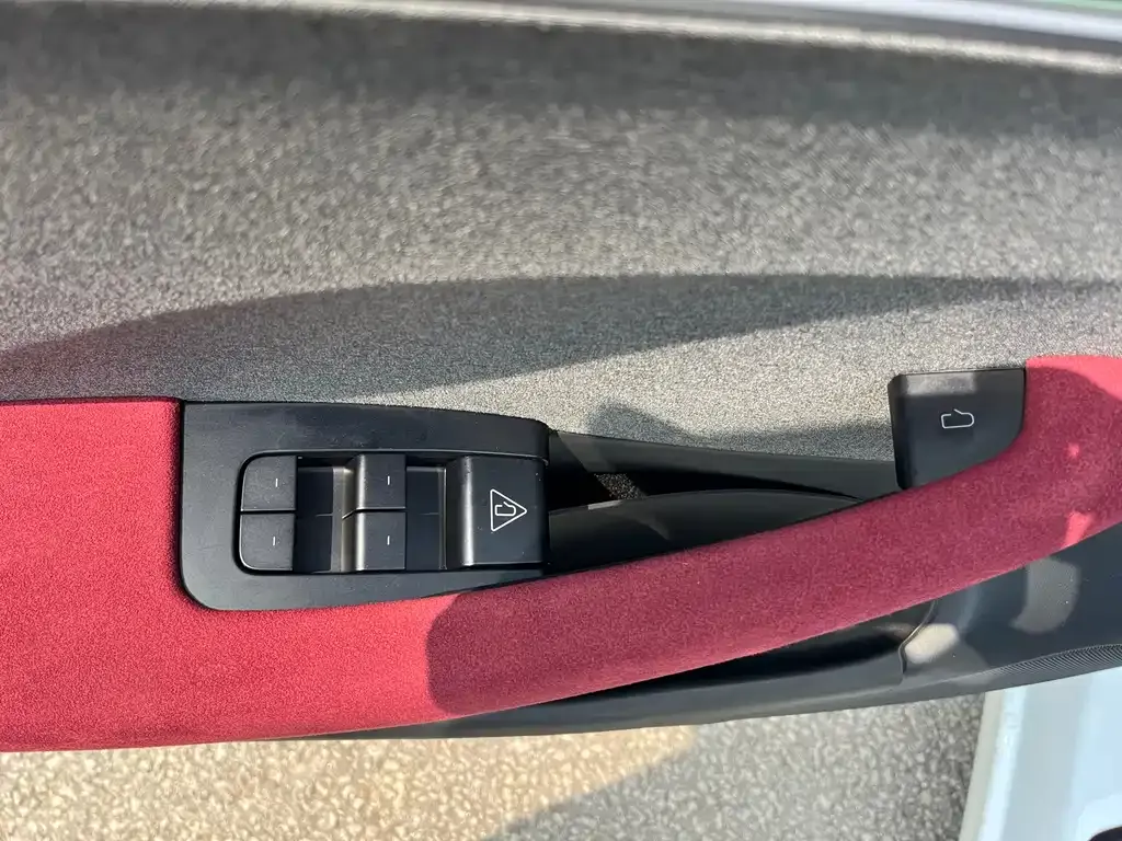 Tesla Model 3 — фото 3