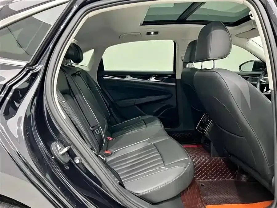 Volkswagen Passat — фото 10