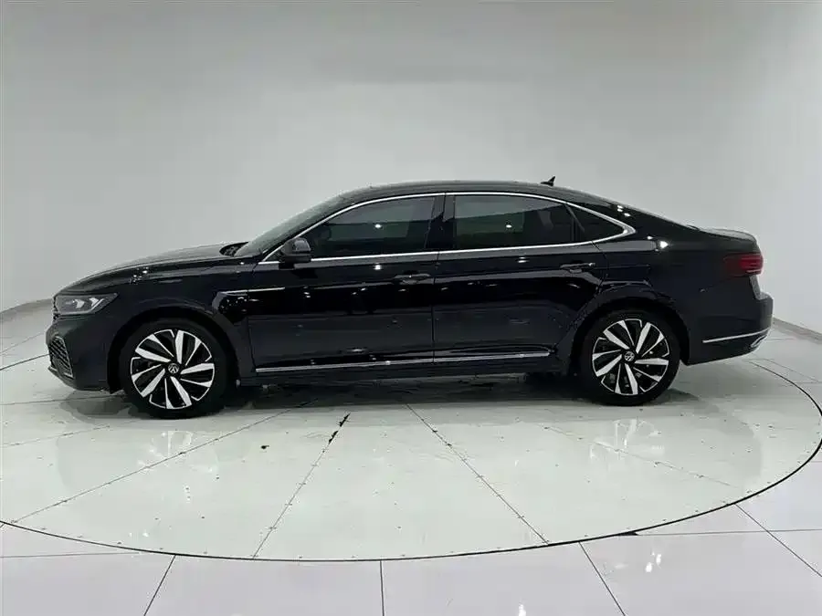 Volkswagen Passat — фото 7