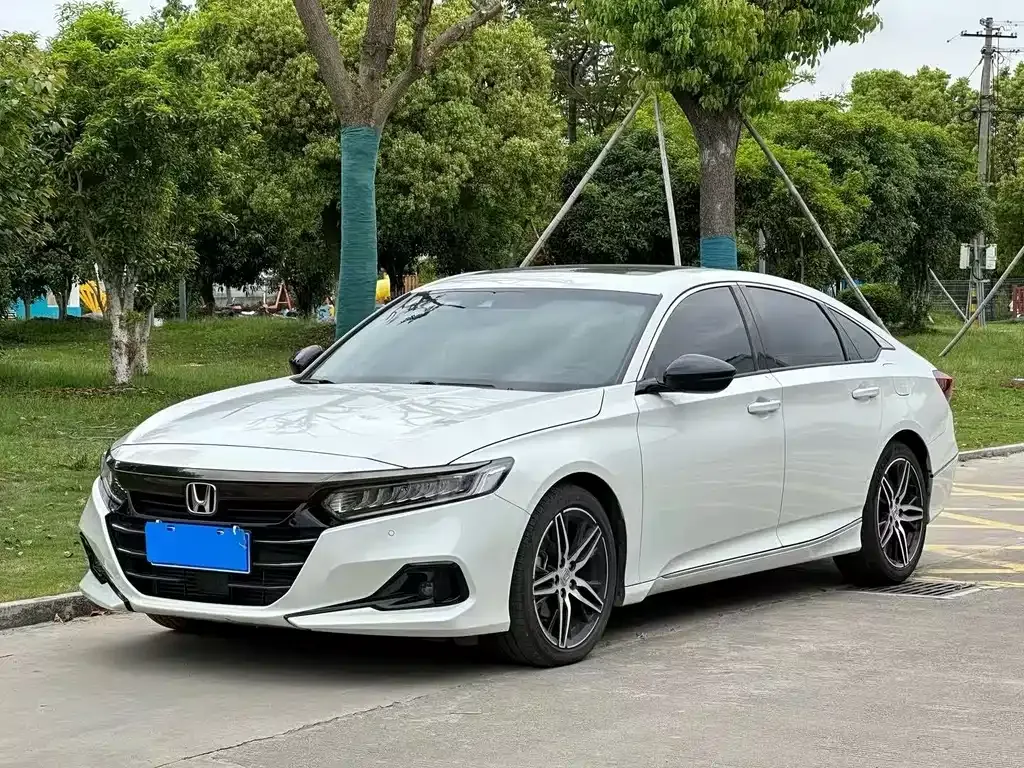 Honda Accord — фото 1