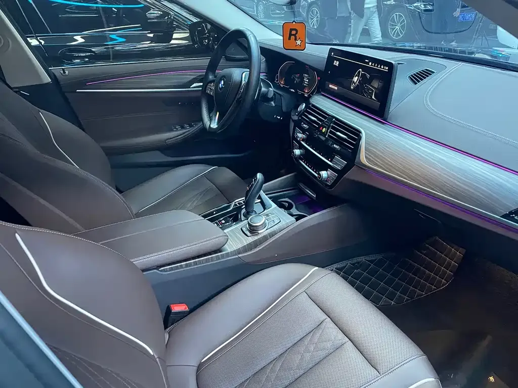 BMW 5 Series 2021 из CN, фото 5