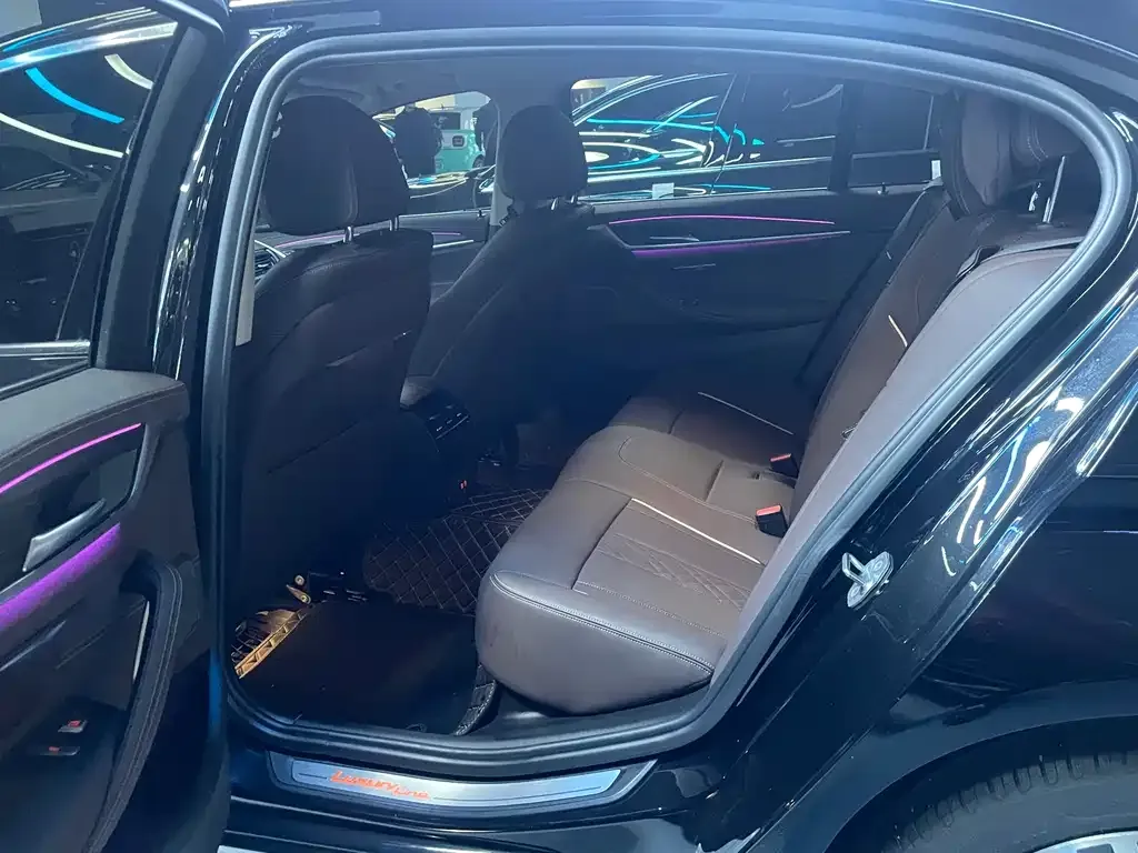 BMW 5 Series 2021 из CN, фото 3