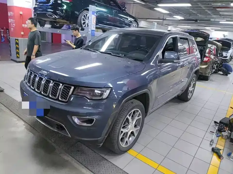 Jeep Grand Cherokee (Import) — фото 1