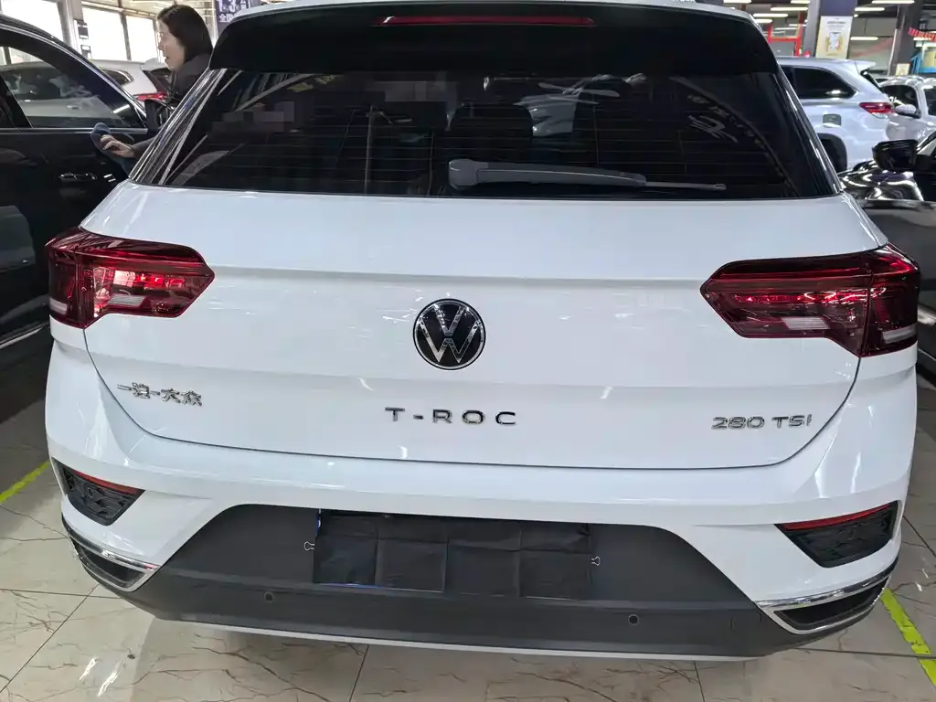 Volkswagen T-Roc — фото 2