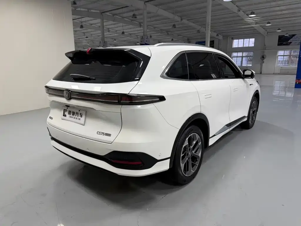 Changan CS75PLUS — фото 3