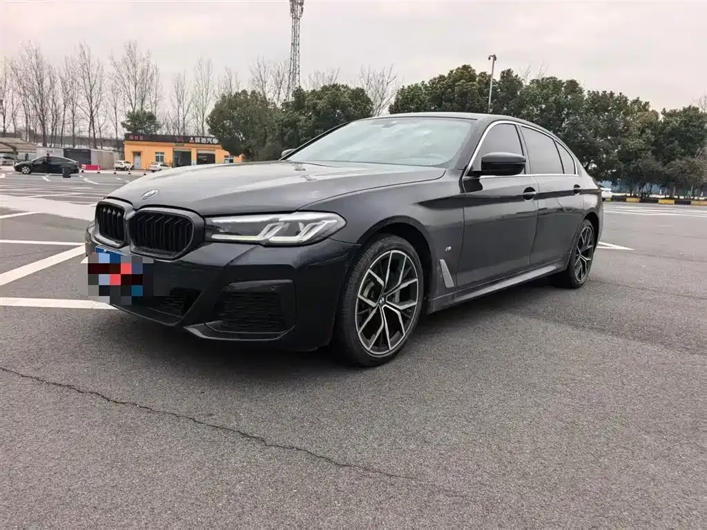 BMW 5 Series — фото 1
