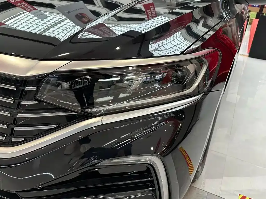 Volkswagen Passat New Energy — фото 10