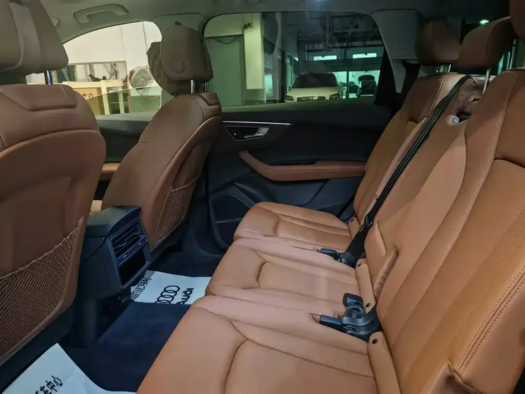 Audi Q7 2023 из CN, фото 6