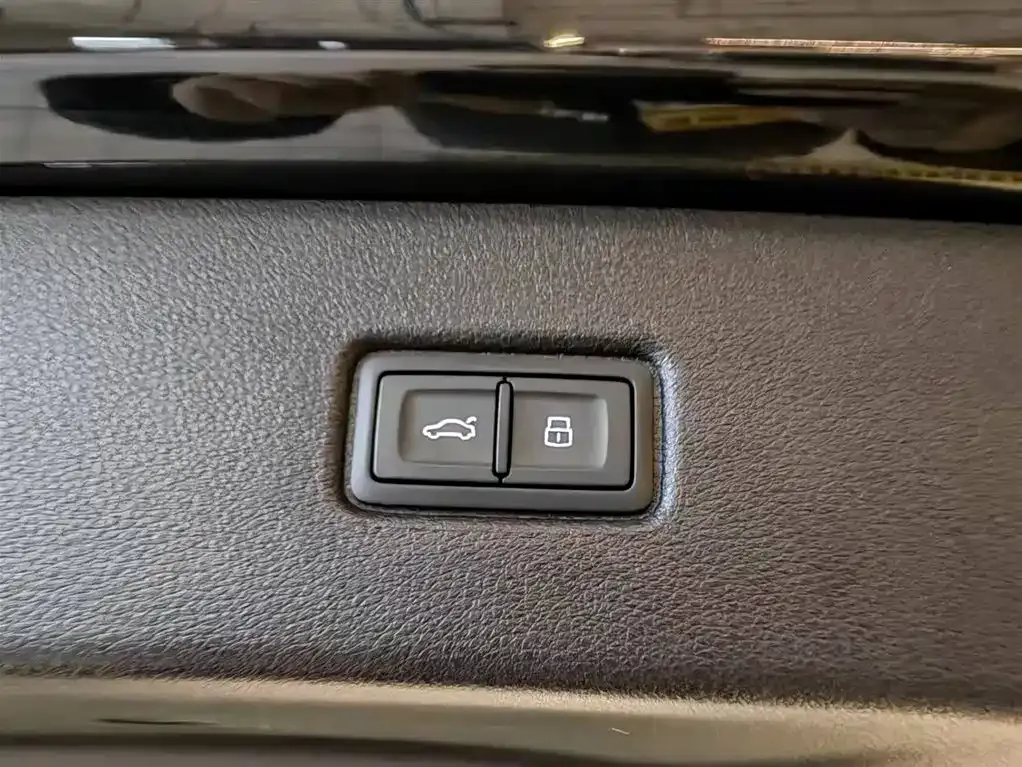 Audi Q7 2023 из CN, фото 10