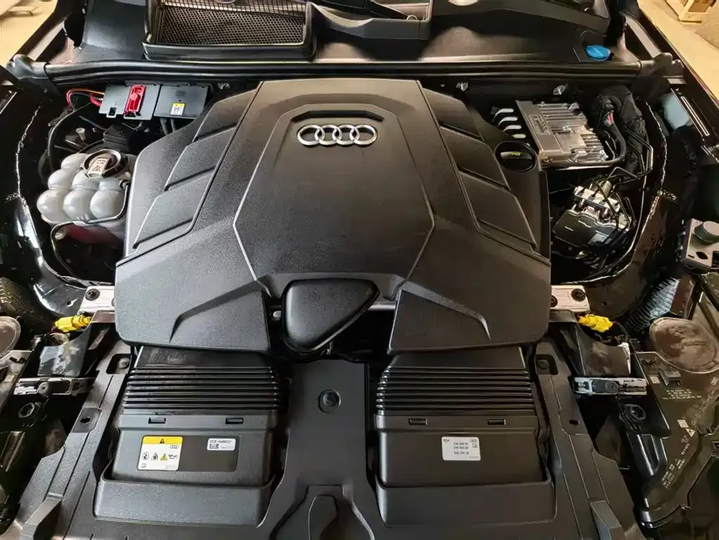 Audi Q7 2023 из CN, фото 9